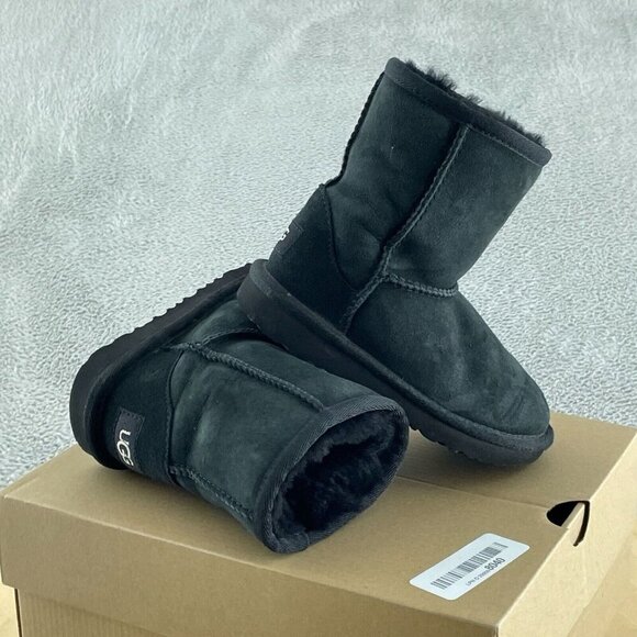 UGG Unisex-Child Classic Ii Boot, Black, 09 NWB S096 - Picture 1 of 7